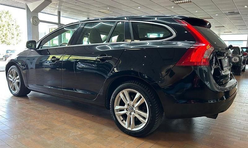 Gebraucht Volvo V60 Momentum 150 PS (110 kW) 2012 Schwarz Kombi