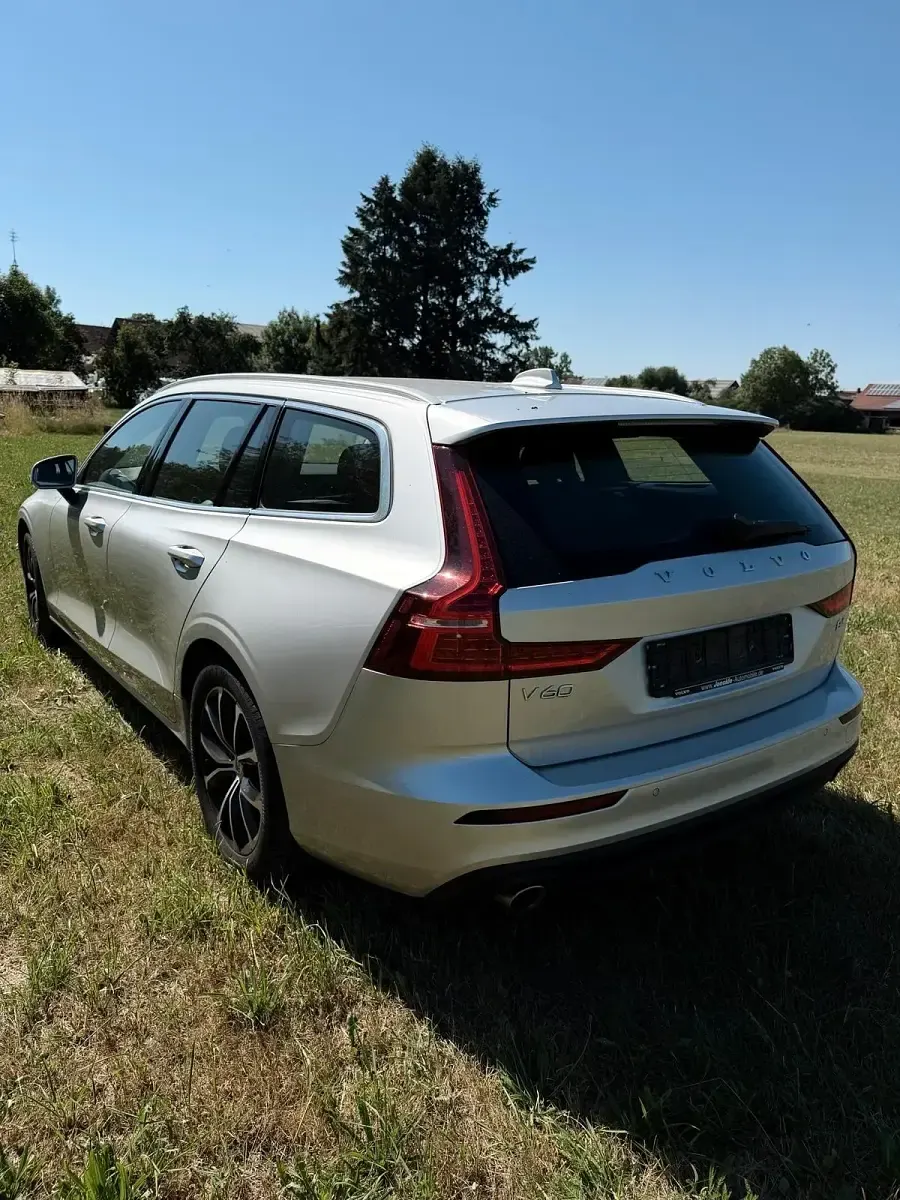 Gebraucht Volvo V60 Momentum 190 PS (139 kW) 2018 Silber Kombi