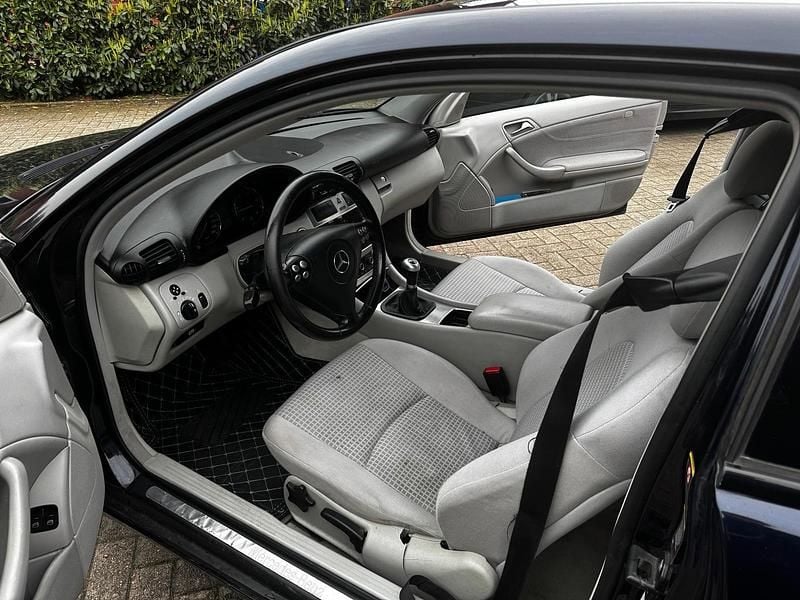 Gebraucht Mercedes C220 150 PS (110 kW) 2004 Blau Coupé