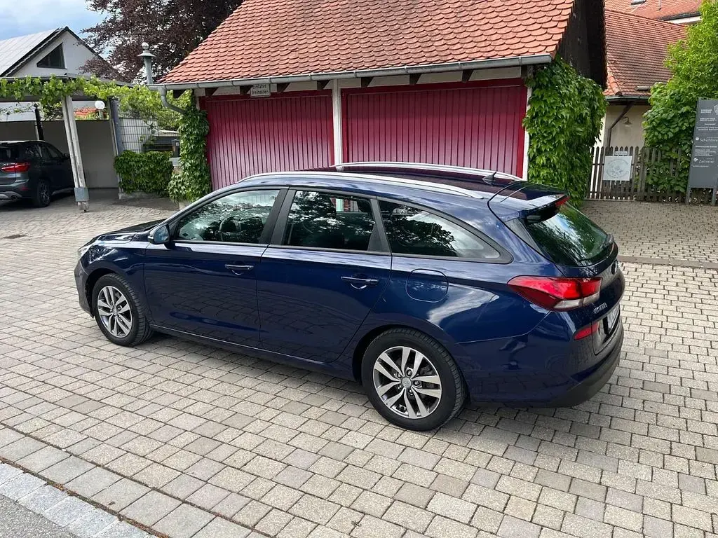 Gebraucht Hyundai i30 140 PS (102 kW) 2018 Blau Kombi