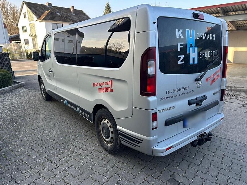 Gebraucht Opel Vivaro 125 PS (91 kW) 2018 Grau Van / Kleinbus
