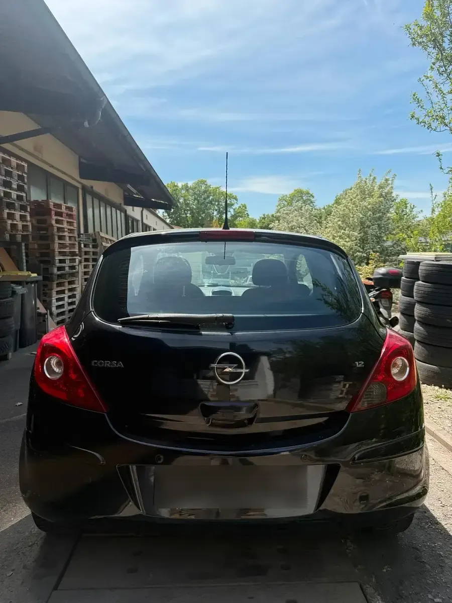Używany Opel Corsa 80 KM (58 kW) 2008 Czarny Hatchback