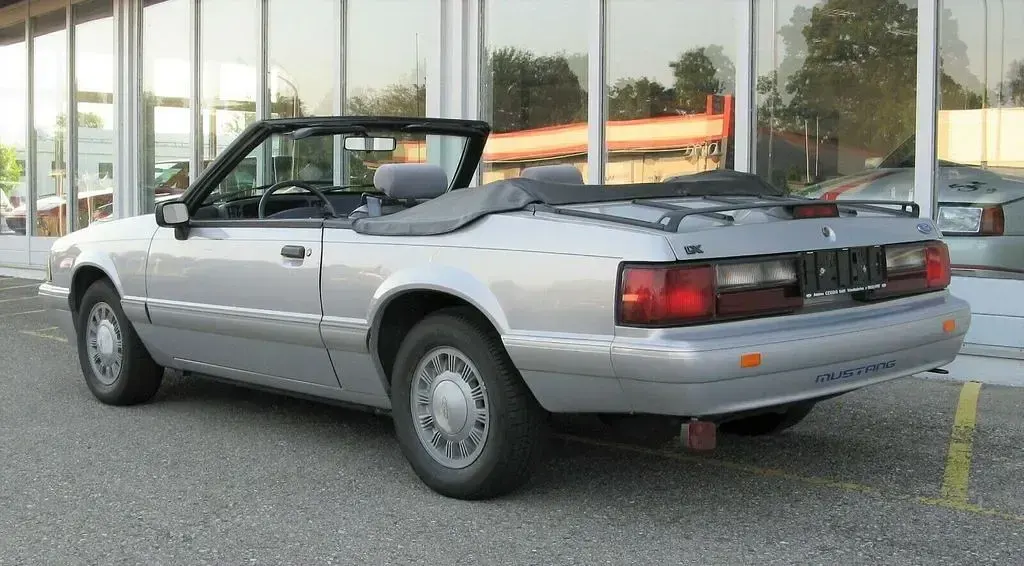 Gebraucht Ford Mustang 106 PS (77 kW) 1993 Silber metallic Cabrio