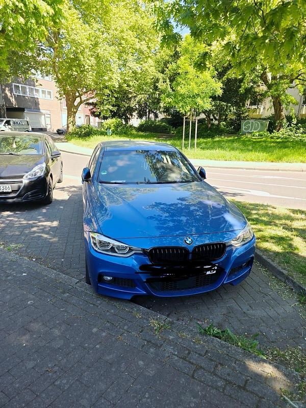 Blau Gebraucht 2016 BMW 330 M Sport Limousine | 15.000 € (Guter Preis) - Bild 1/4