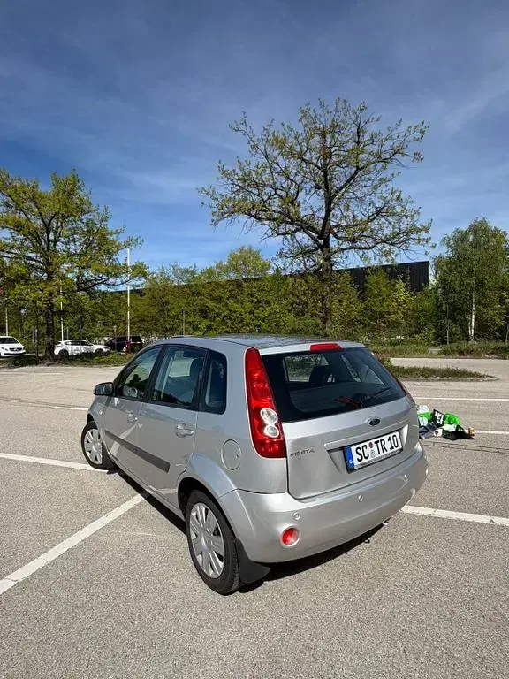 Gebraucht Ford Fiesta 80 PS (58 kW) 2008 Silber Kleinwagen