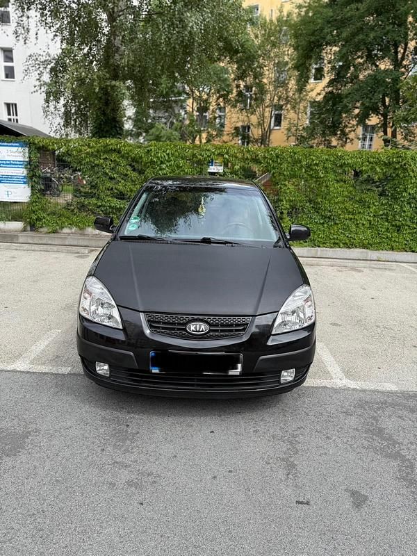 Schwarz Gebraucht 2009 Kia Rio 2 Limousine | 2.199 € (Fairer Preis) - Bild 1/4