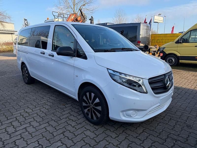 Weiß Gebraucht 2024 Mercedes Vito Van | 39.990 € (Teuer) - Bild 1/4