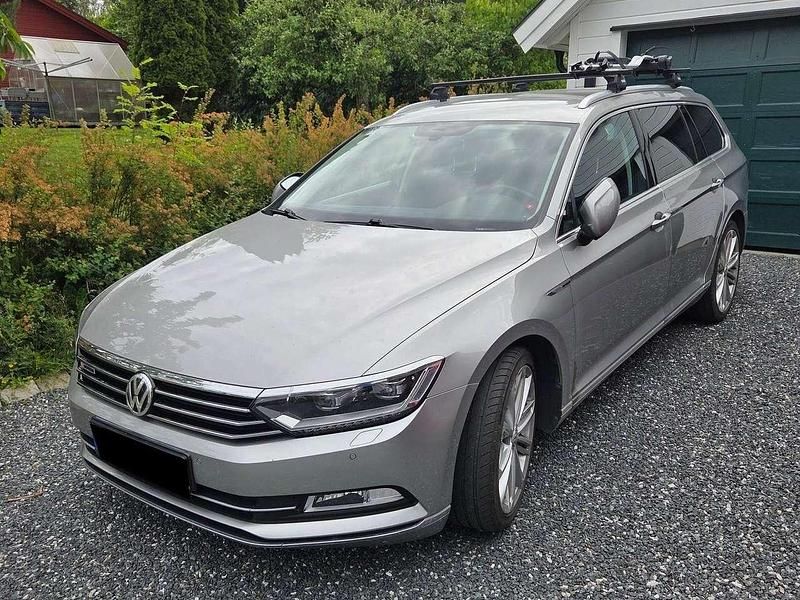 Silber Gebraucht 2016 VW Passat Highline Kombi | 15.890 € (Fairer Preis) - Bild 1/4
