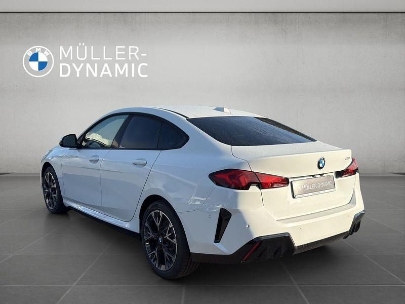 Gebraucht BMW 220 M Sport 170 PS (125 kW) 2025 Alpinweiss iii Coupé