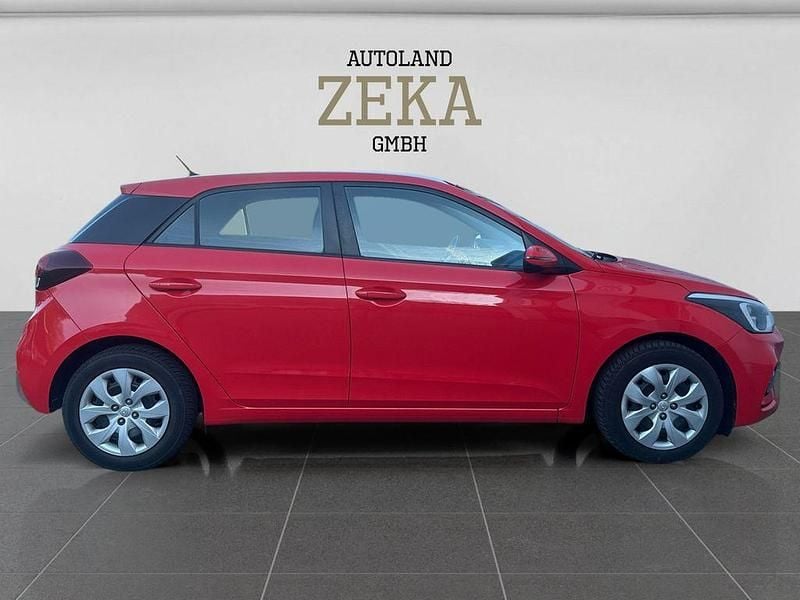 Gebraucht Hyundai i20 Advantage 101 PS (74 kW) 2019 Rot Kleinwagen