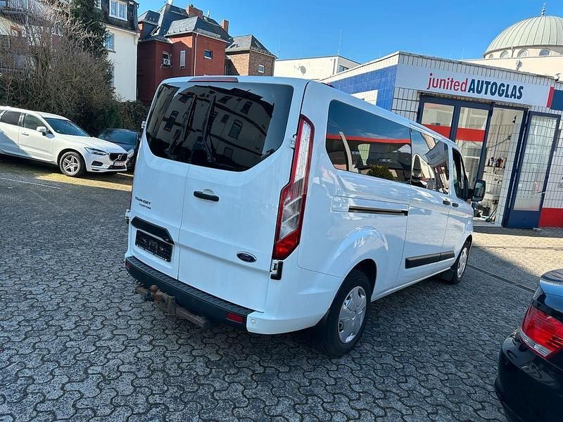 Gebraucht Ford Tourneo 170 PS (125 kW) 2019 Weiß Kombi
