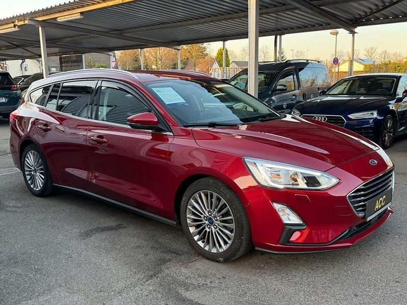 Gebraucht Ford Focus Titanium 150 PS (110 kW) 2019 Rot Limousine