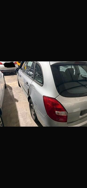 Gebraucht Skoda Fabia 69 PS (50 kW) 2010 Silber Kleinwagen