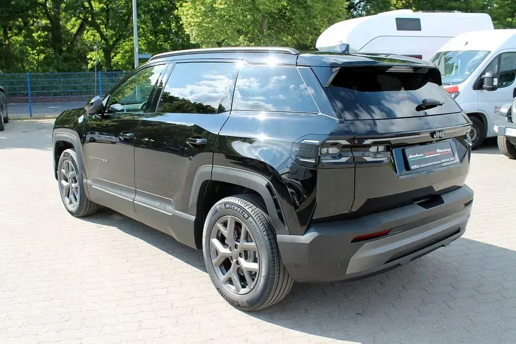 Uusi Jeep Compass 145 HP (106 kW) 2026 Musta Katumaasturi