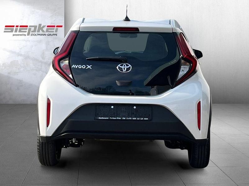 Gebraucht Toyota Aygo X X-play 72 PS (52 kW) 2024 Schneeweiß SUV