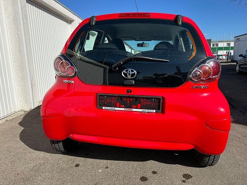 Gebraucht Toyota Aygo Cool 68 PS (50 kW) 2011 Rot Kleinwagen
