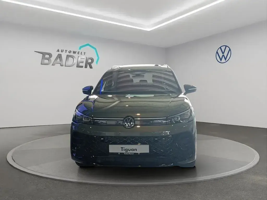 Gebraucht VW Tiguan R-line 193 PS (141 kW) 2025 Grün SUV