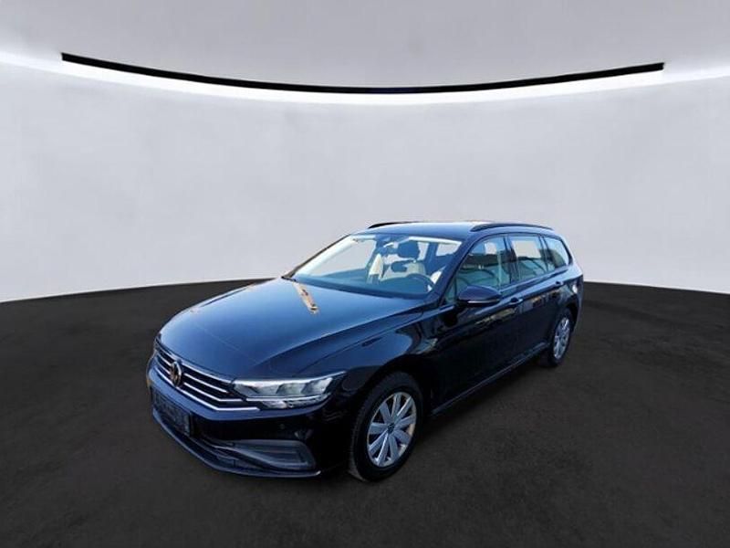 Gebraucht VW Passat Basis 150 PS (110 kW) 2021 Deep black perleffekt Kombi