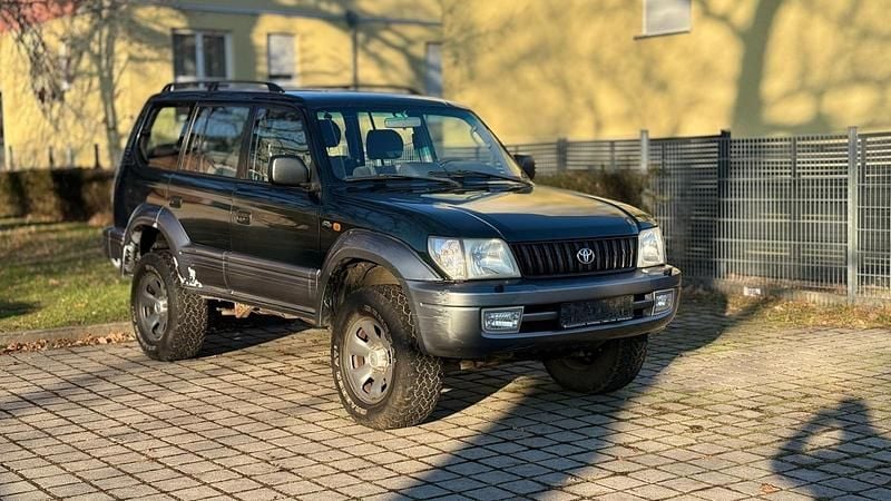 Grün Gebraucht 2001 Toyota Land Cruiser SUV | 7.900 € (Fairer Preis) - Bild 1/4
