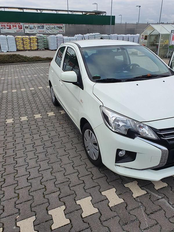 Weiß Gebraucht 2021 Mitsubishi Space Star Basis Kleinwagen | 9.390 € (Guter Preis) - Bild 1/4