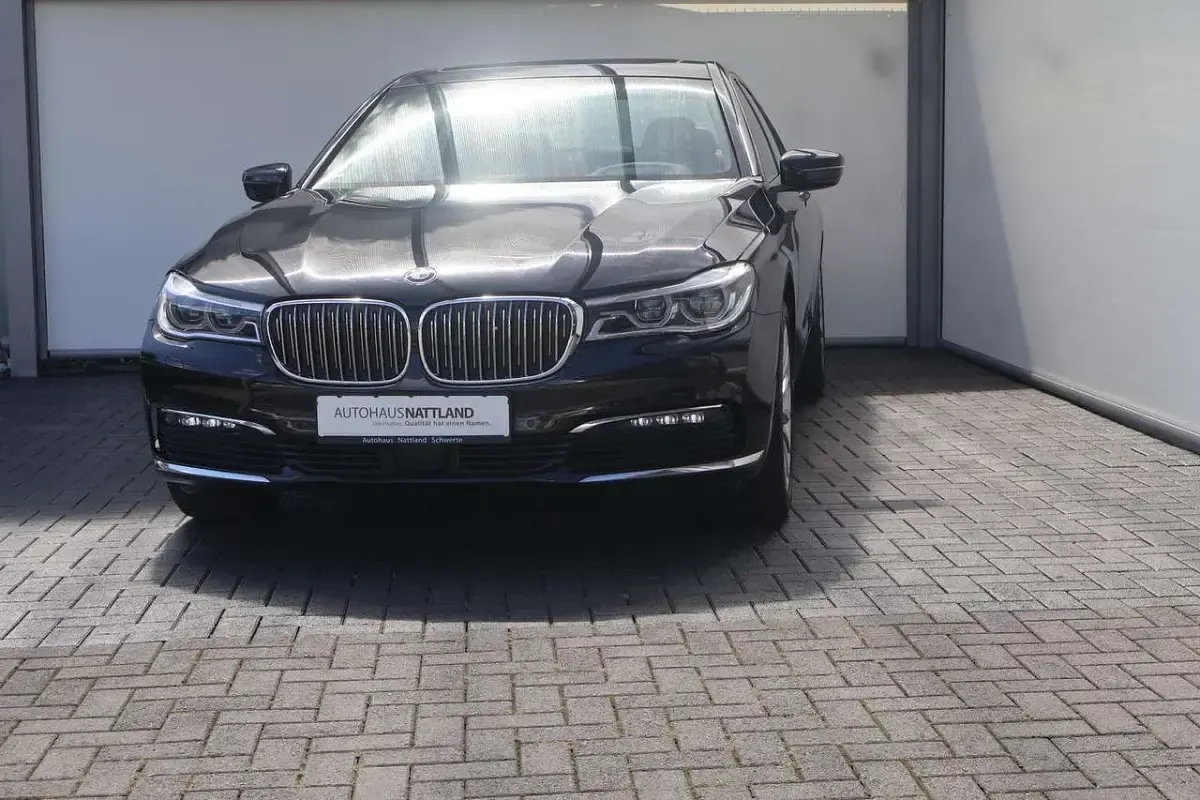 Gebraucht BMW 730 Shadowline 265 PS (194 kW) 2018 Black sapphire metallic Limousine