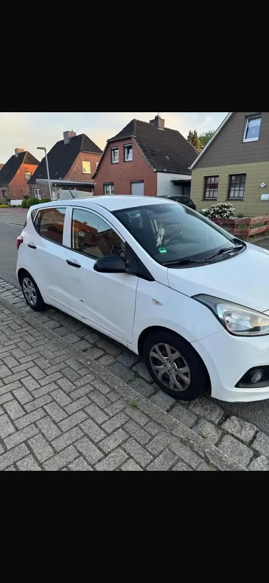 Gebraucht Hyundai i10 67 PS (49 kW) 2015 Weiß Kleinwagen