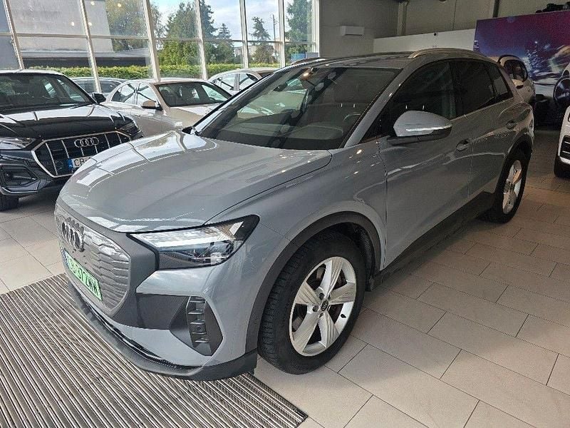 Grau Gebraucht 2023 Audi Q4 e-tron SUV | 31.400 € (Guter Preis) - Bild 1/4