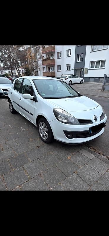 Gebraucht Renault Clio II 86 PS (63 kW) 2008 Weiß Kleinwagen