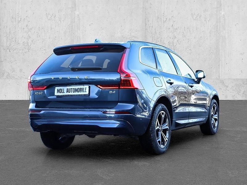 Gebraucht Volvo XC60 Momentum 197 PS (144 kW) 2021 Blau SUV