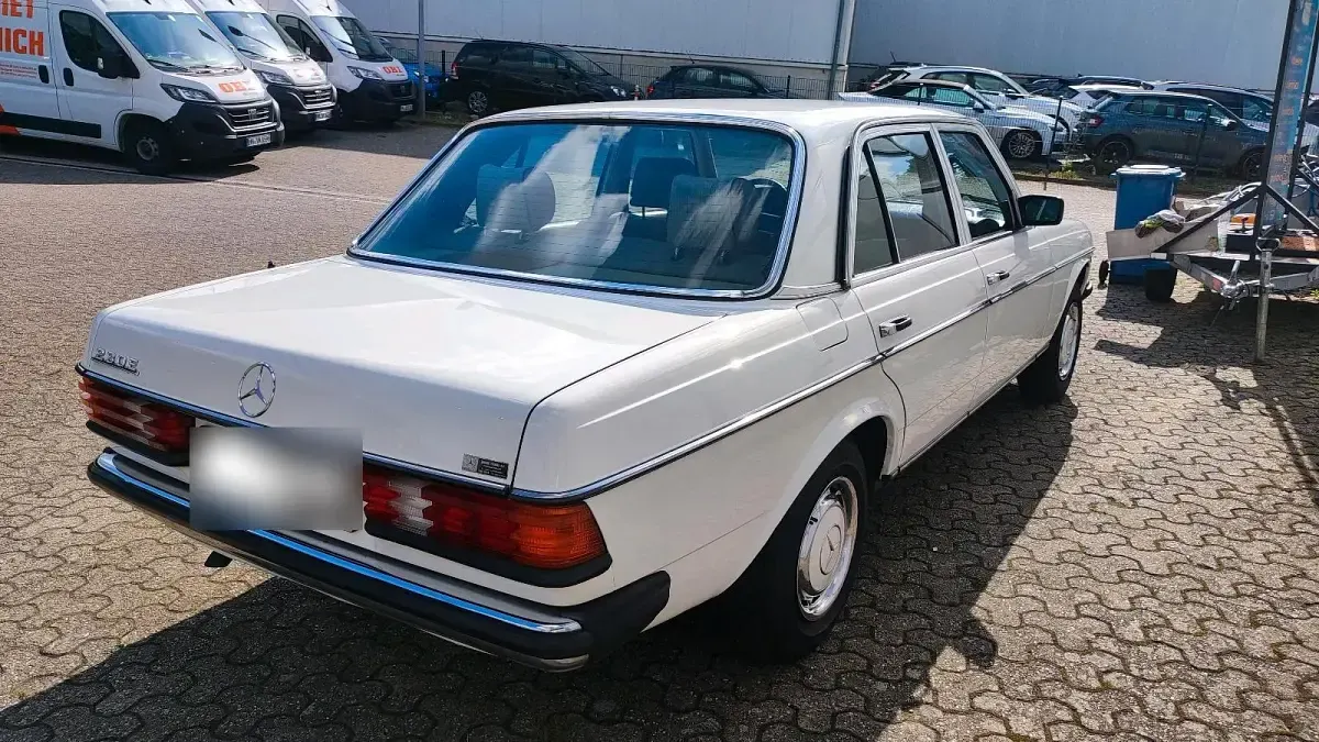Gebraucht Mercedes E230 136 PS (100 kW) 1984 Weiß Limousine