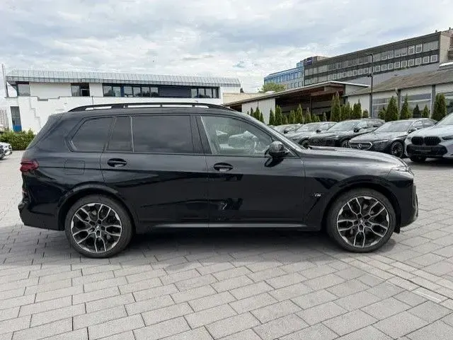 Gebraucht BMW X7 M Sport 530 PS (389 kW) 2024 Schwarz SUV