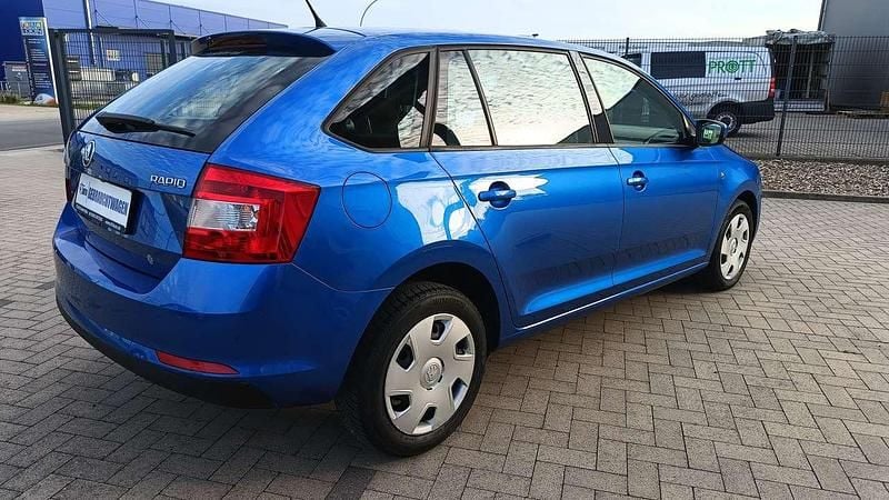Gebraucht Skoda Rapid 105 PS (77 kW) 2013 Raceblau metallic Kleinwagen