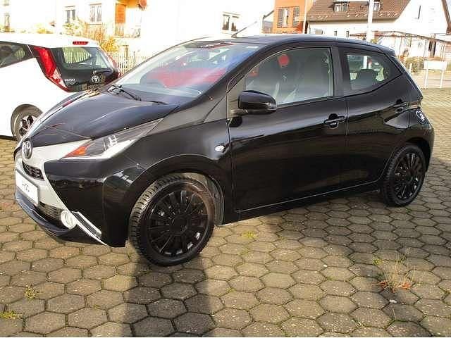 Schwarz Gebraucht 2017 Toyota Aygo X-play Kleinwagen | 8.990 € (Fairer Preis) - Bild 1/4