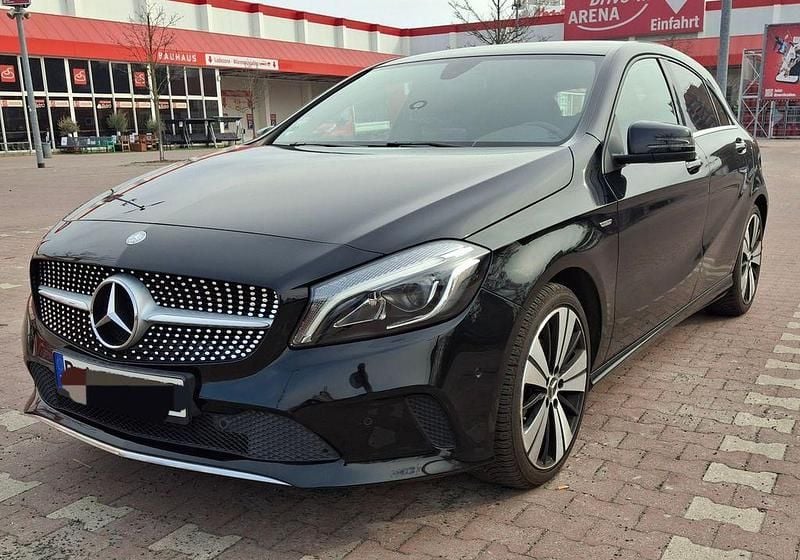 Gebraucht Mercedes A160 Edition 102 PS (75 kW) 2017 Schwarz Limousine