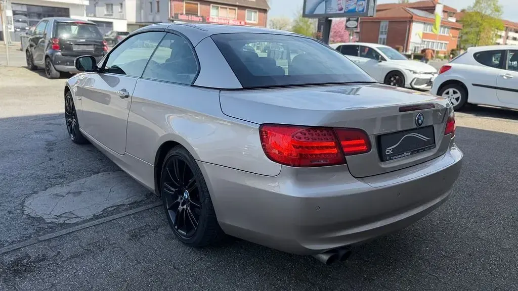Gebraucht BMW 325 Cabriolet Comfort Edition 218 PS (160 kW) 2012 Silber Cabrio