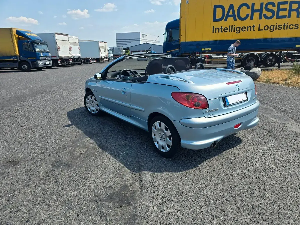 Gebraucht Peugeot 206 CC 109 PS (80 kW) 2004 Andere farben Cabrio