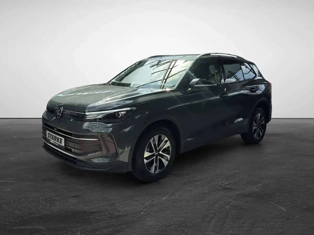 Neu VW Tiguan 150 PS (110 kW) 2026 Delfingrau metallic SUV