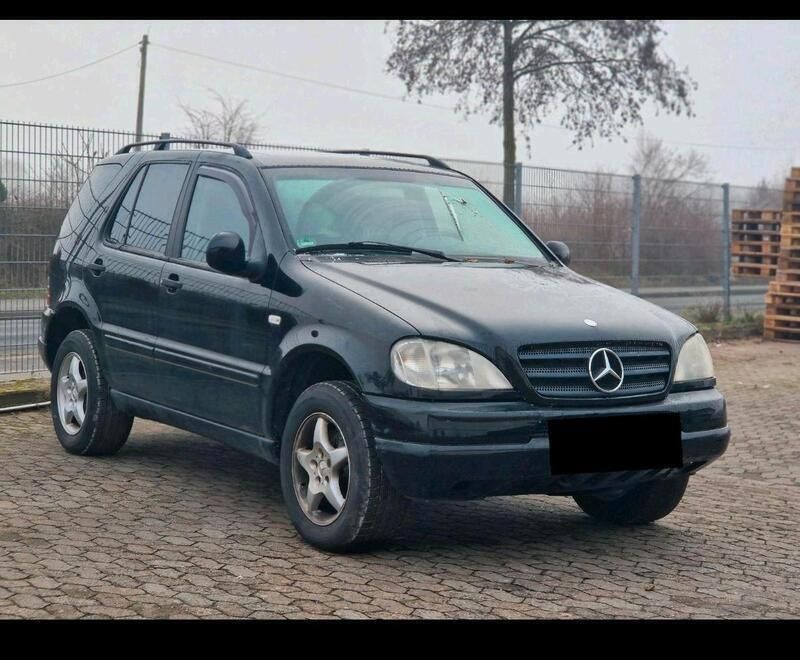 Schwarz Gebraucht 2000 Mercedes ML430 SUV | 3.450 € - Bild 1/4