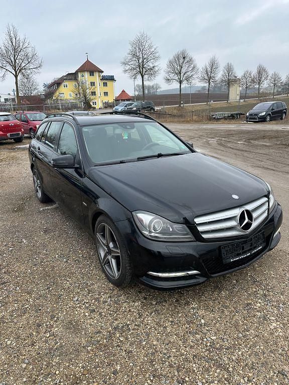 Gebraucht Mercedes C220 170 PS (125 kW) 2011 Schwarz Limousine