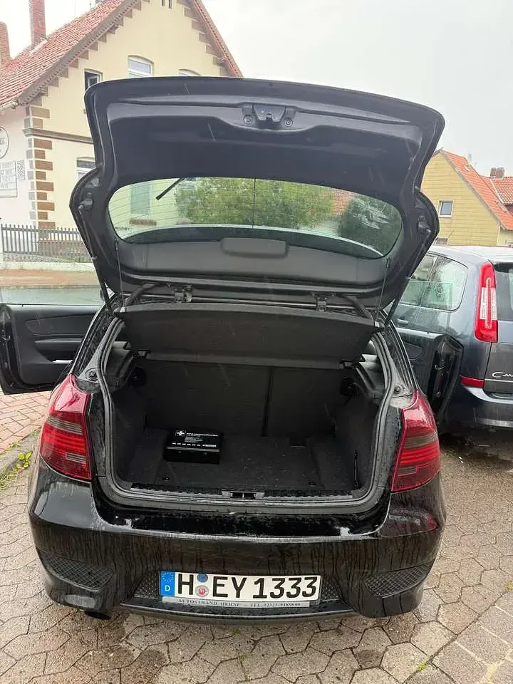 Gebraucht BMW 116 122 PS (89 kW) 2011 Schwarz Kleinwagen