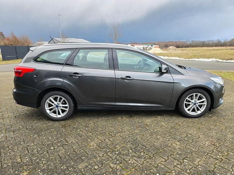 Gebraucht Ford Focus Business Edition 125 PS (91 kW) 2017 Grau Kombi