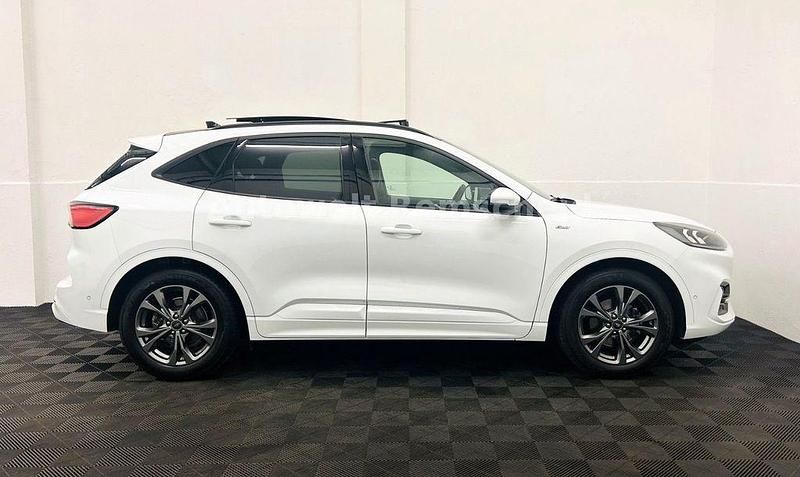 Gebraucht Ford Kuga ST-Line 151 PS (111 kW) 2022 Weiß SUV