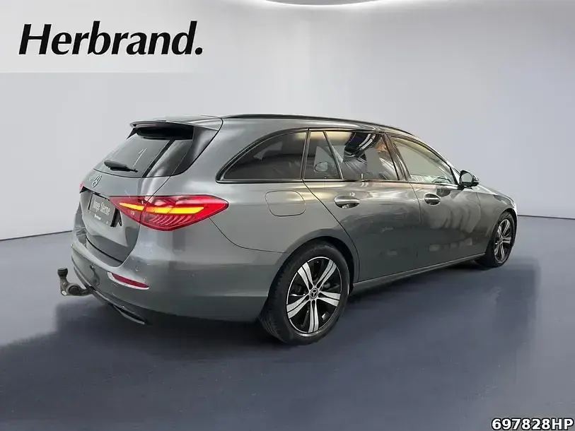 Gebraucht Mercedes C300 Avantgarde 265 PS (194 kW) 2023 Metalliclack selenitgrau Kombi