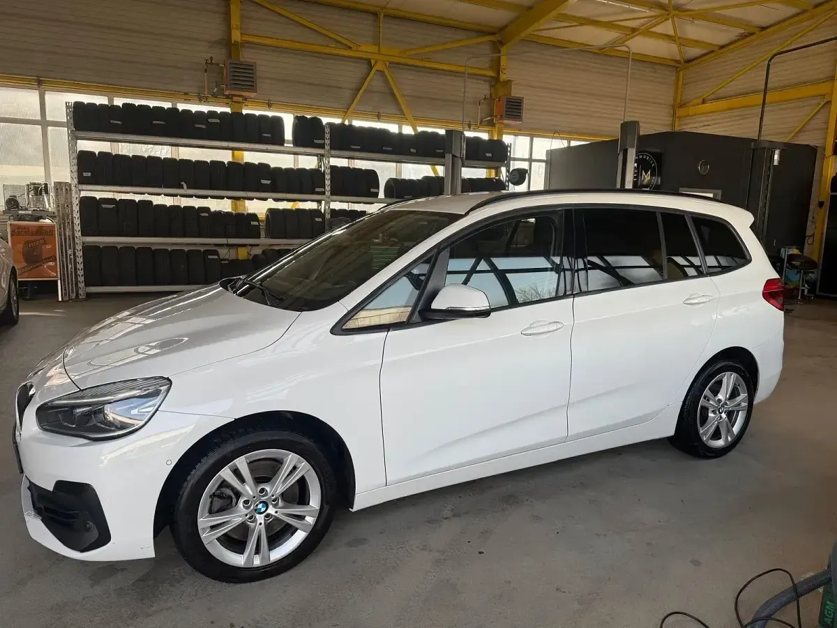 Gebraucht BMW 220 Gran Tourer Advantage 190 PS (139 kW) 2018 Weiß Van / Kleinbus