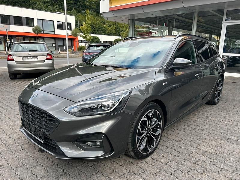 Grau Gebraucht 2020 Ford Focus ST-Line Kombi | 13.990 € (Fairer Preis) - Bild 1/4