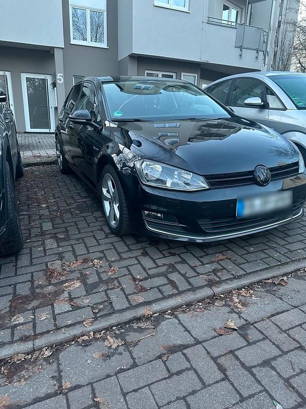 Gebraucht VW Golf VII LOUNGE 110 PS (80 kW) 2015 Schwarz Limousine