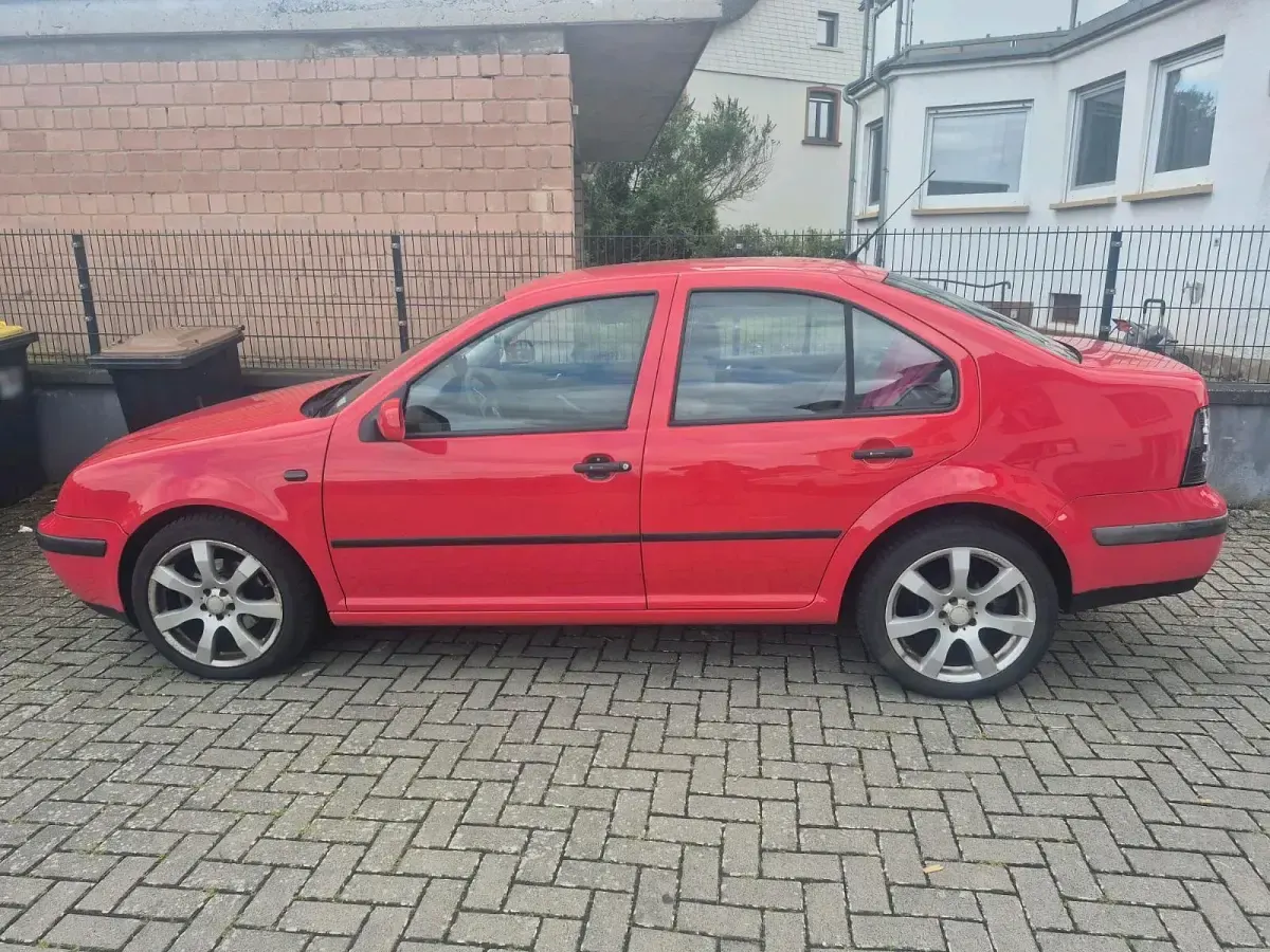 Gebraucht VW Bora 115 PS (84 kW) 1999 Rot Limousine