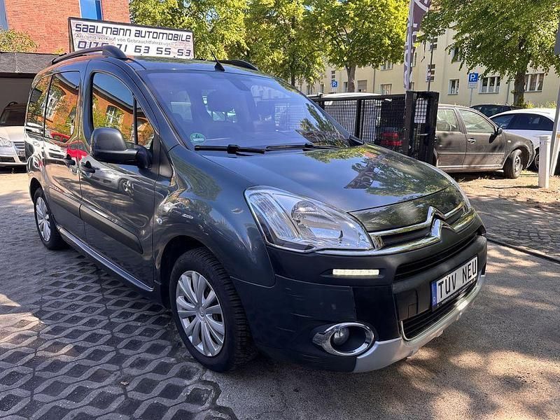 Grau Gebraucht 2014 Citroën Berlingo XTR Van / Kleinbus | 9.480 € (Fairer Preis) - Bild 1/4