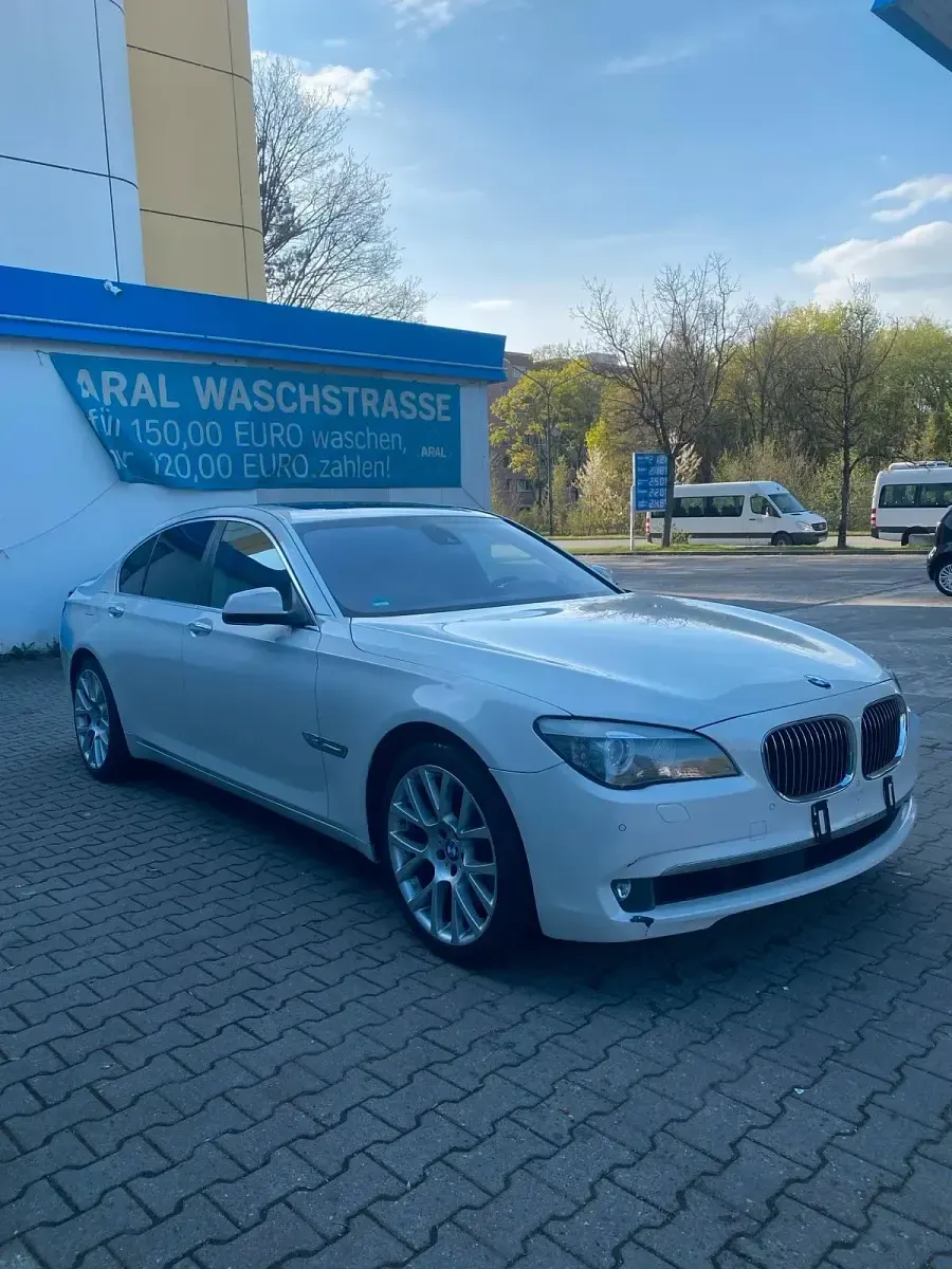 Gebraucht BMW 750 408 PS (300 kW) 2011 Weiß Limousine