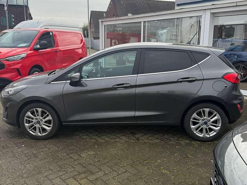 Gebraucht Ford Fiesta Titanium 101 PS (74 kW) 2023 Magneticgrau (metallic) Kleinwagen